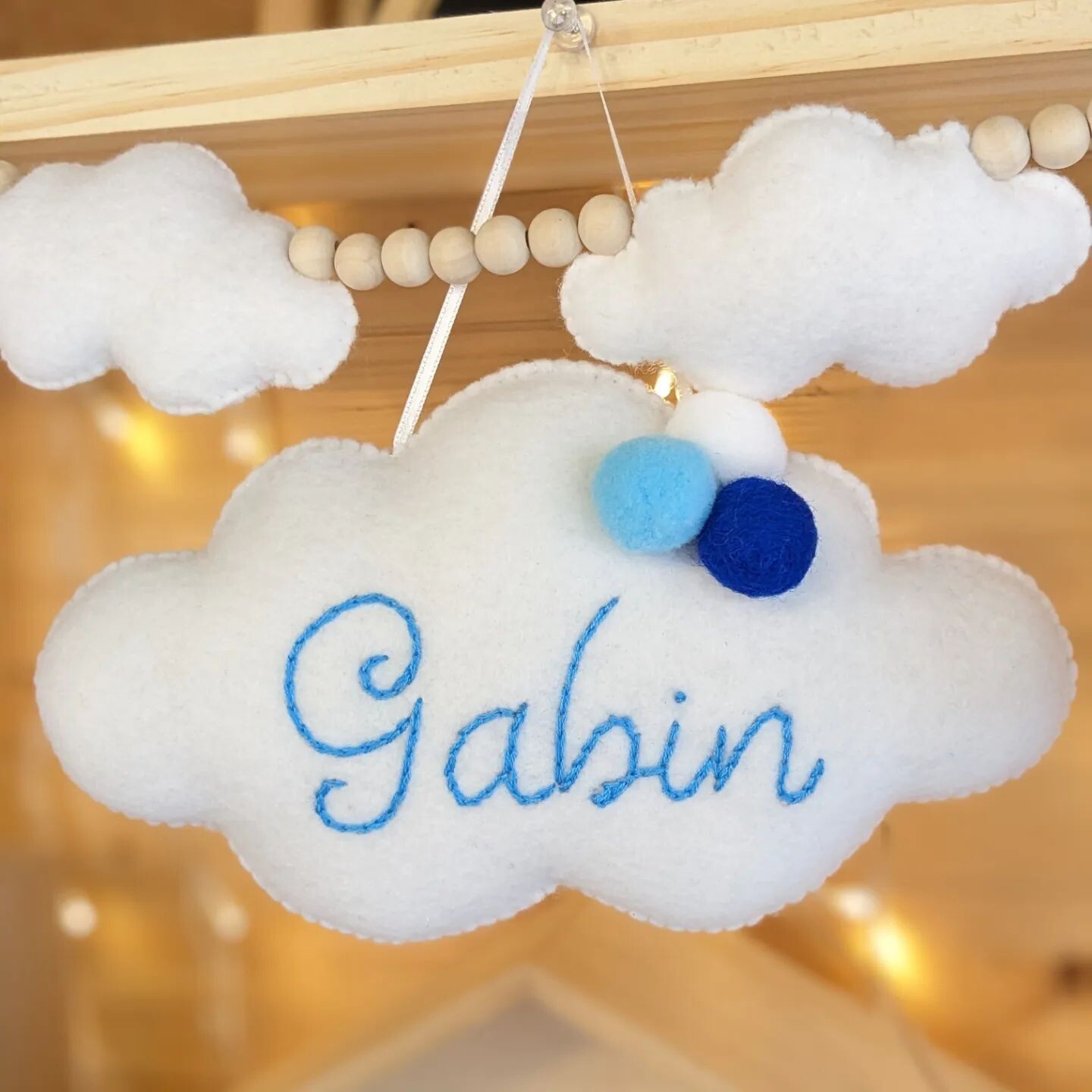 Suspension &quot;Nuages brodés&quot;  :