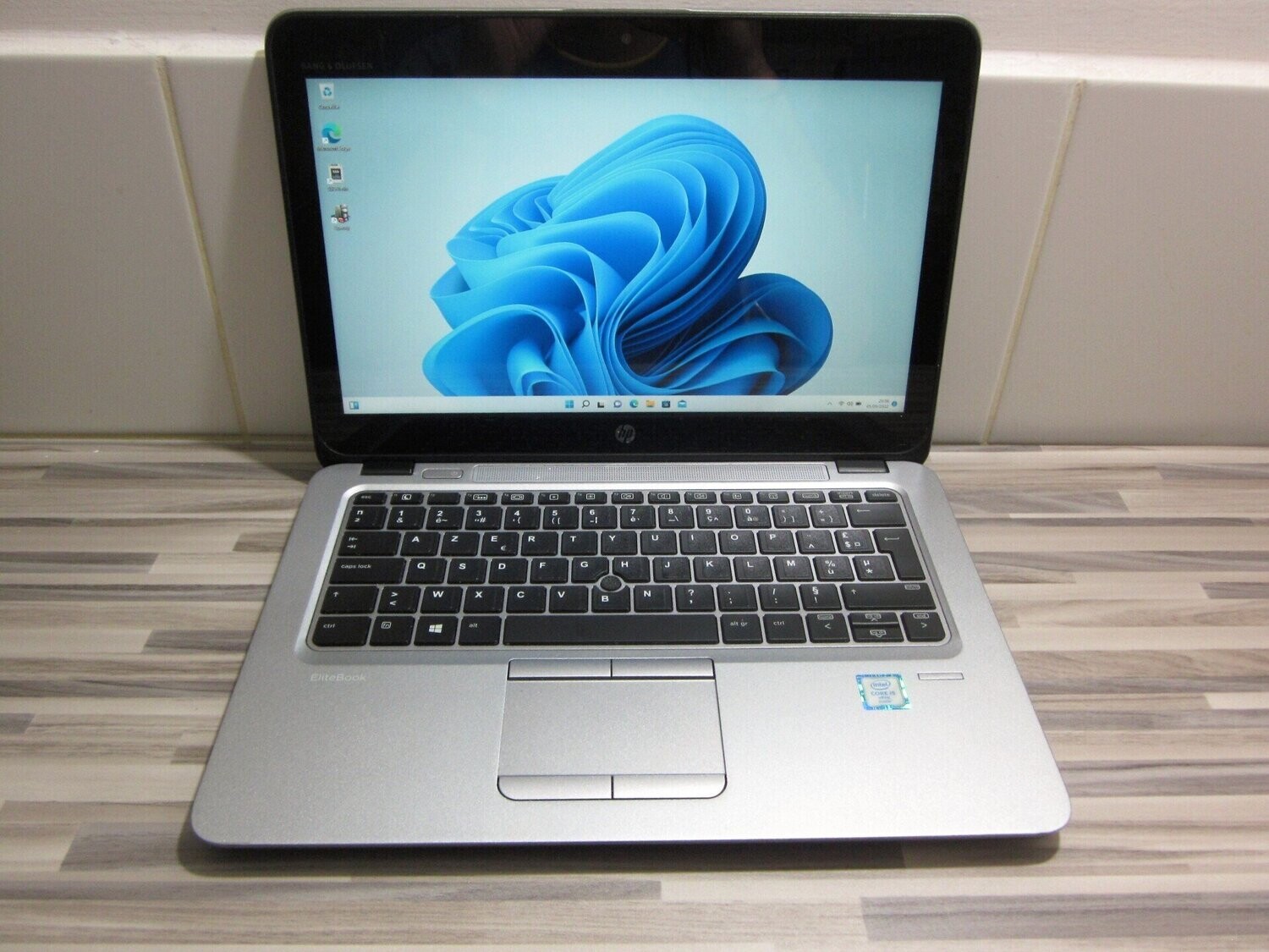 HP EliteBook 820 G3 i5-6300U Tactile SSD SanDisk 256 Go Ram 8 Go Windows 11 pro