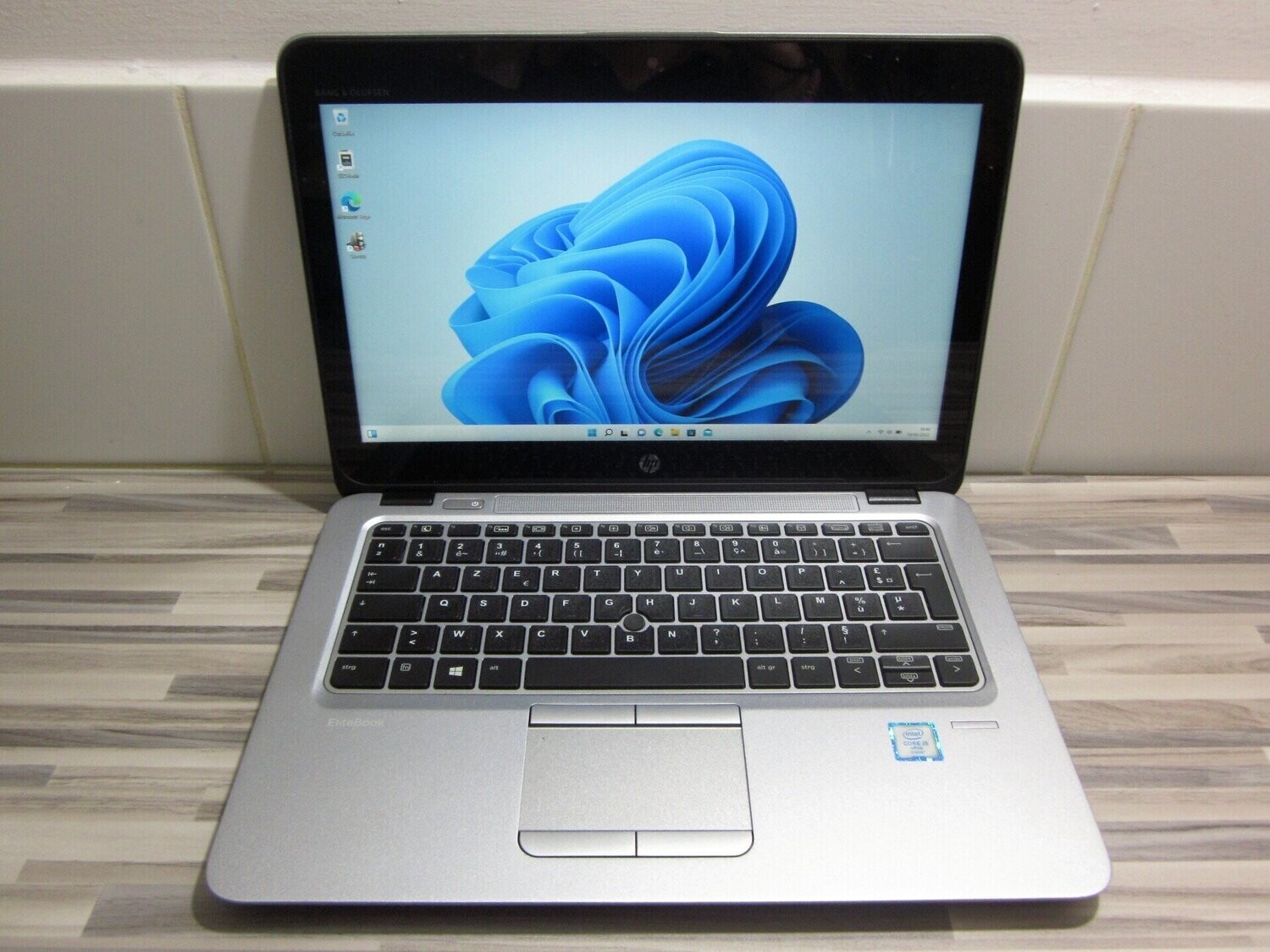 HP EliteBook 820 G3 i5-6300U Tactile SSD INTEL 256 Go Ram 8 Go Windows 11  pro