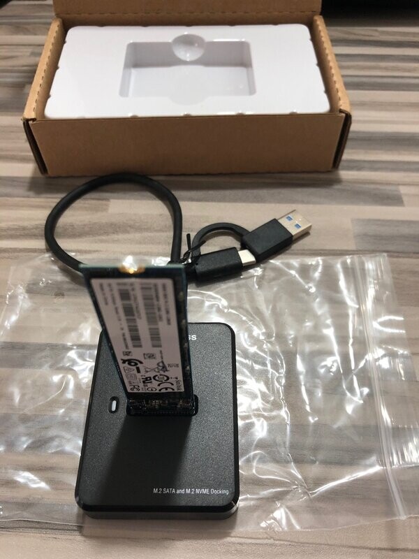 Docking station d'accueil SSD NVMe M.2 SATA type C jusqu'à 10 Gbit/s