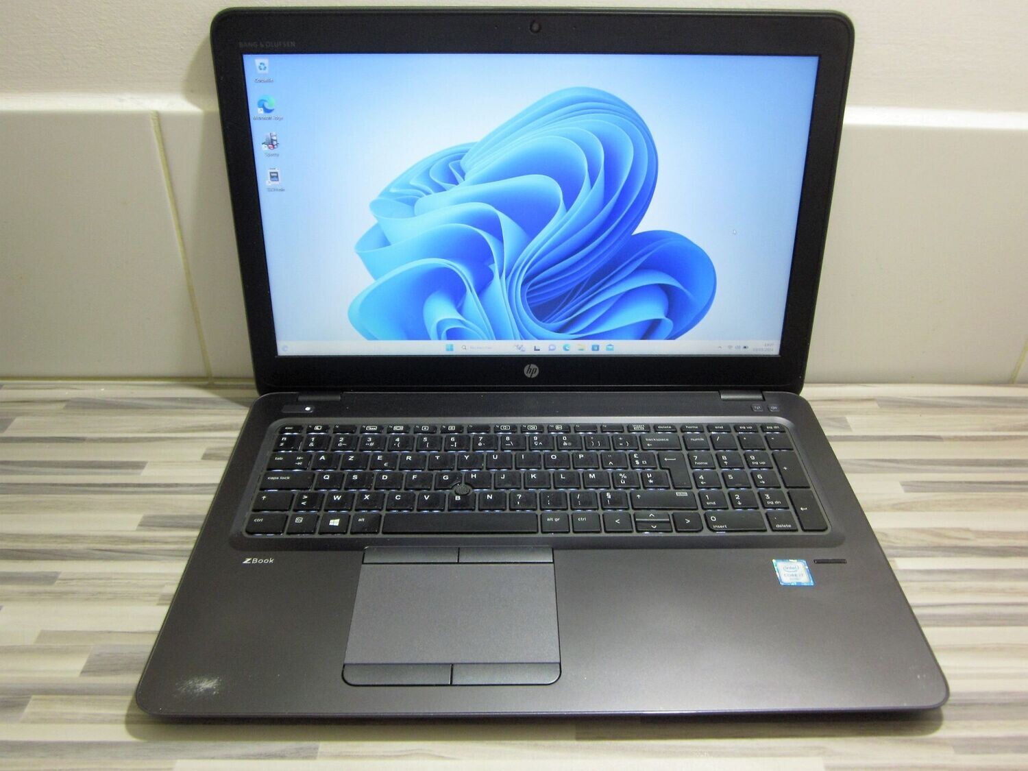 HP ZBook 15U G3 i7-6500U ram 16Go SSD 512Go Windows 11 pro