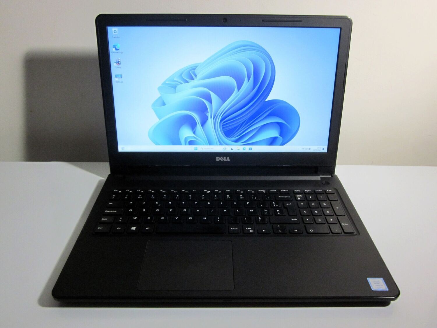 Dell Vostro 15-3568 i5-7200U Ram 8Go SSD 256 Go Windows 11 professionnel