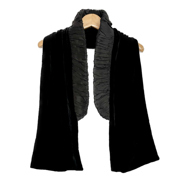Red and Black Velvet collared scarf