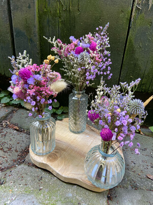 Trio de petits bouquets avec leurs vases