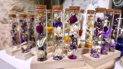 Fioles et flacons fleuris