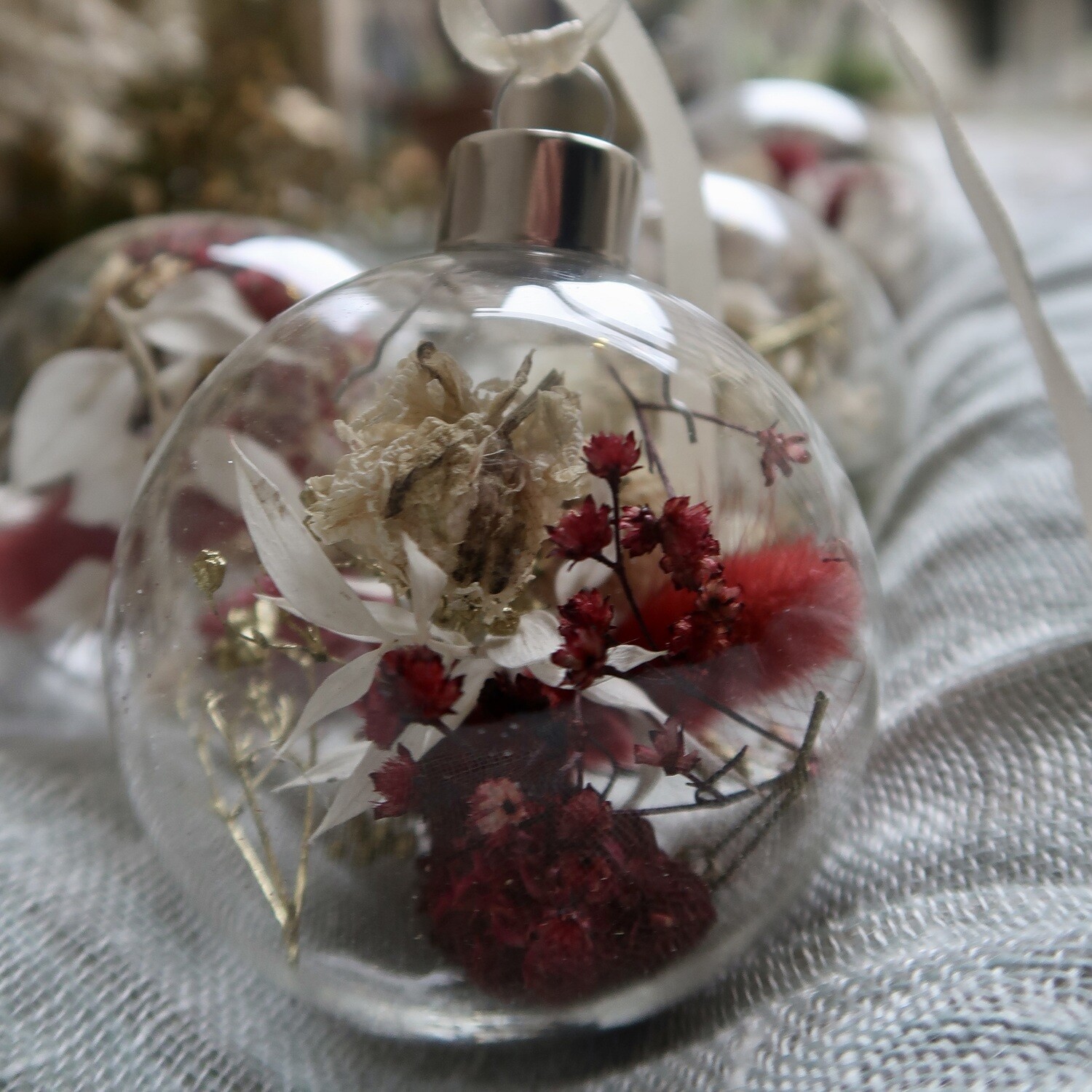 Trio de Boules de Noël rouge, blanc, doré