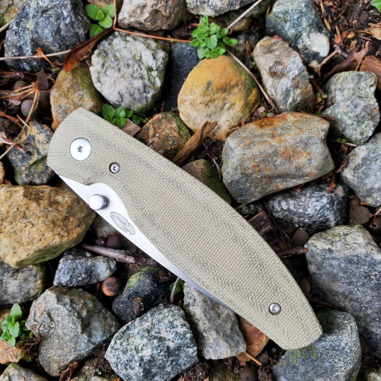 ATOM LINERLOCK with 3D Contoured Scales SMOOTH