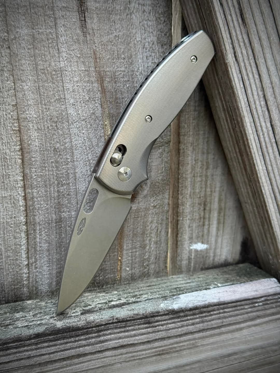 TITANIUM BULLDOG Knives
