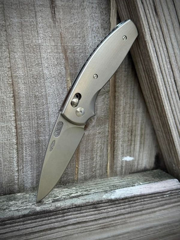TITANIUM BULLDOG Knives