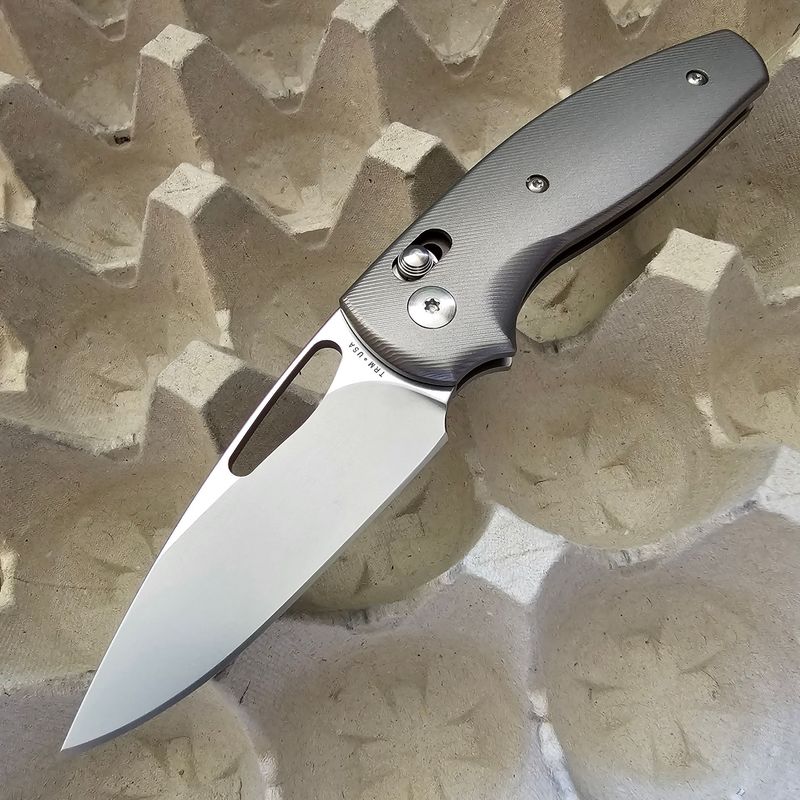 TITANIUM BULLDOG Knives