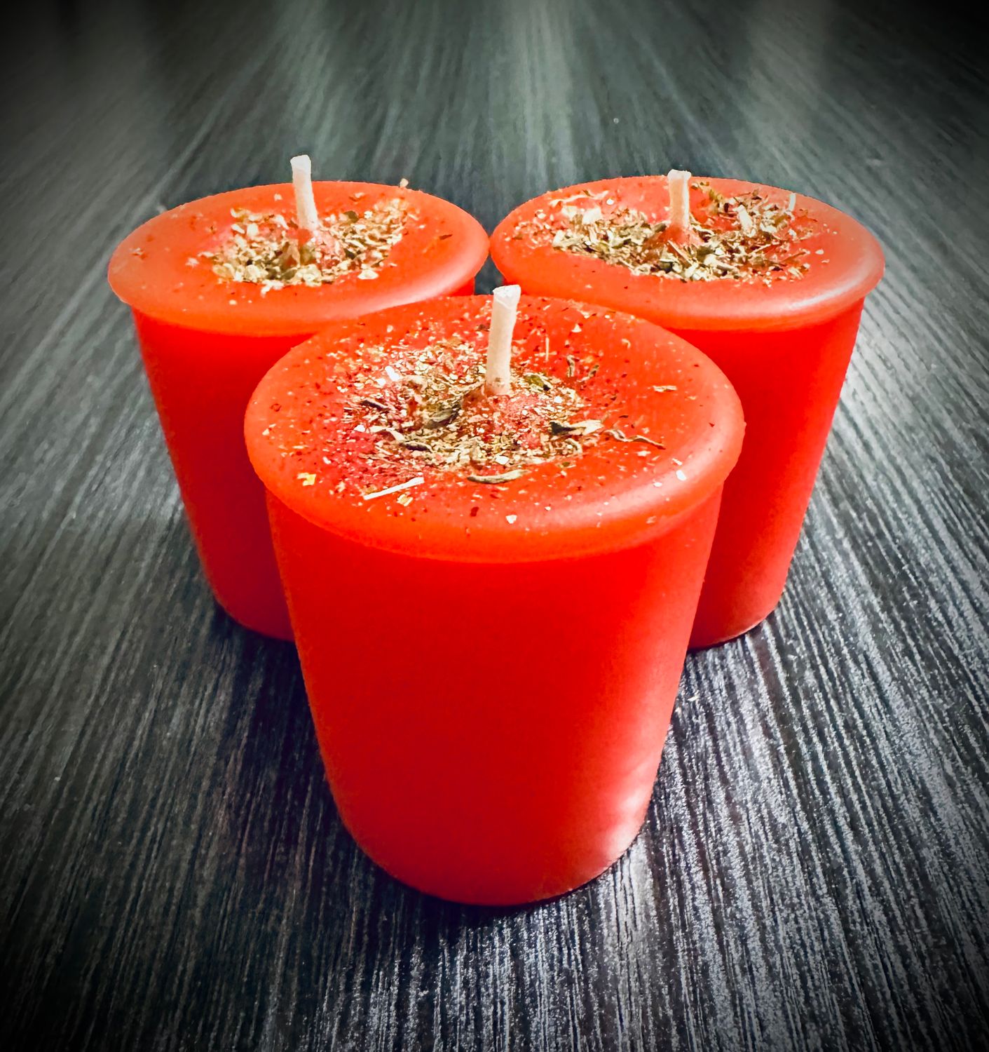 COURT VICTORY Votive Candles (Set of 3)
