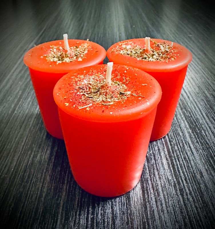 COURT VICTORY Votive Candles (Set of 3)