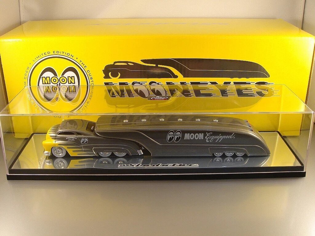 Custom Crew Sledster Tanker Mooneyes Metallic Grey Chase