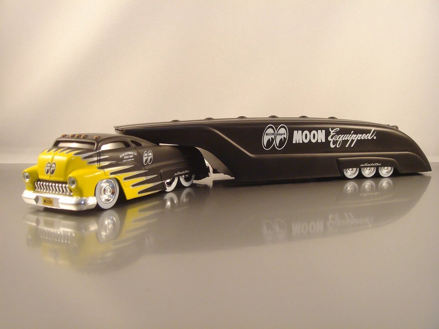 Custom Crew Sledster Tanker Mooneyes Flat Black