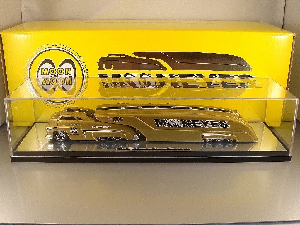 Custom Crew Sledster Tanker Mooneyes Metallic Gold Chase