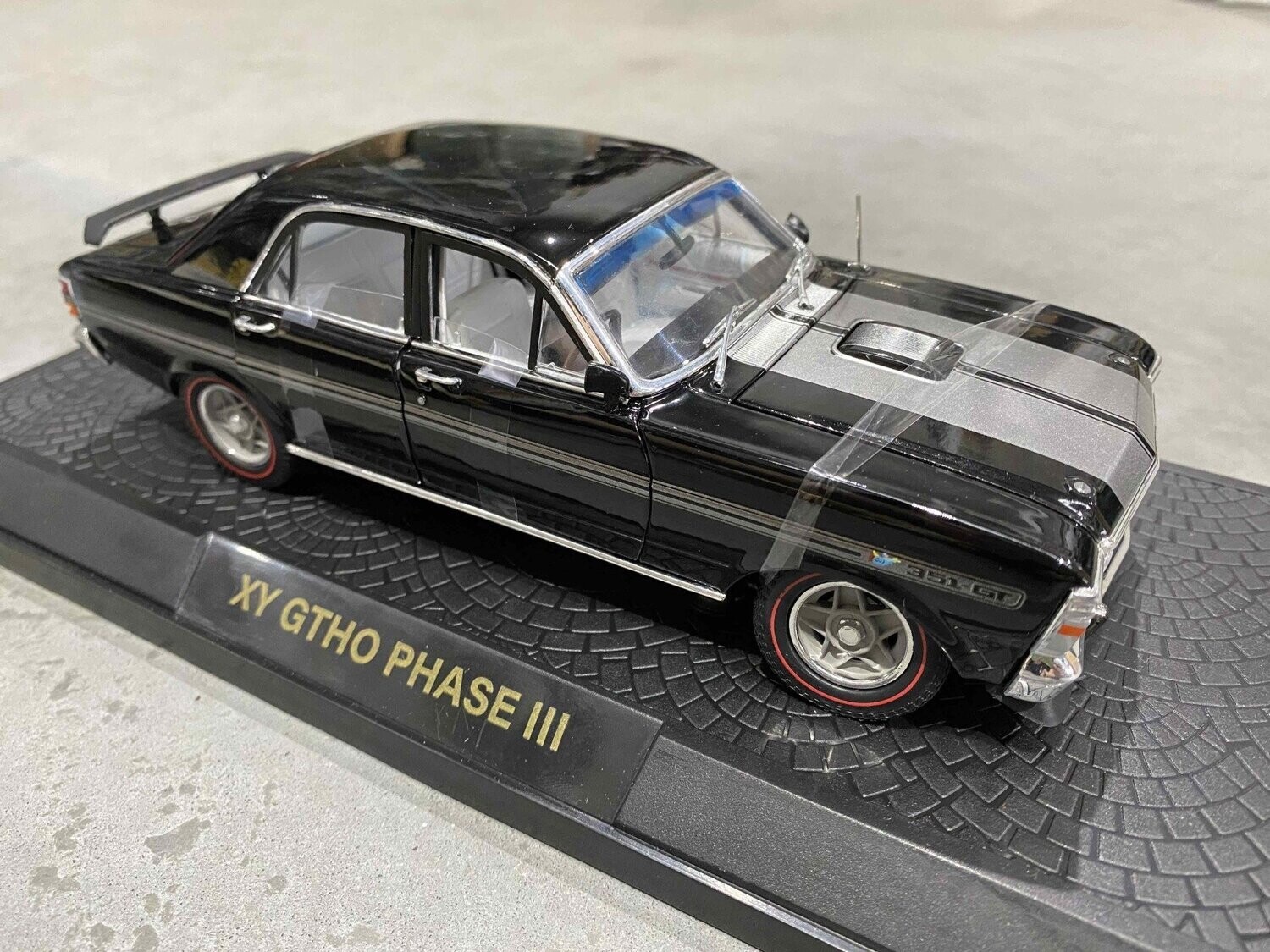 DDA Collectibles Series 1/24 Black Ford XY GTHO Phase III