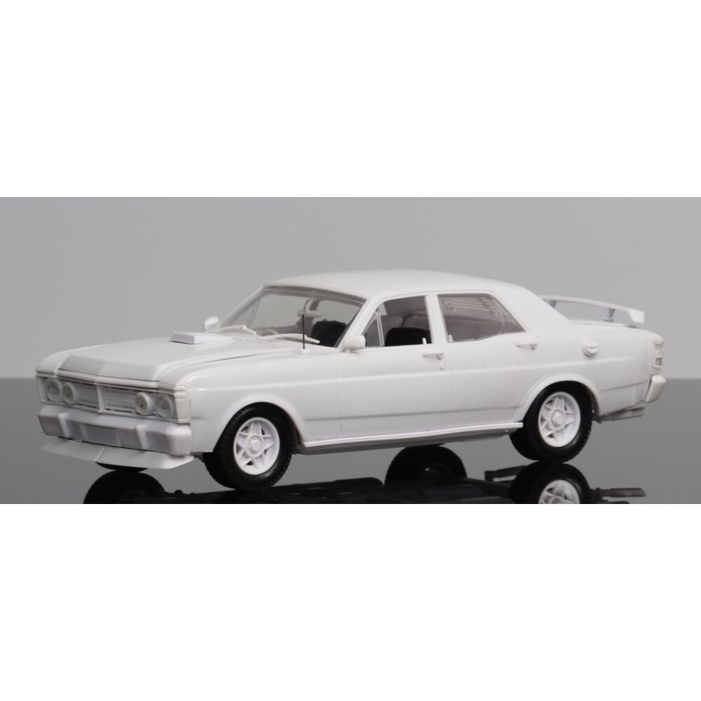 DDA242K 1/24 Plastic Model Kit XY GT Falcon Sedan