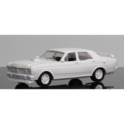 DDA242K 1/24 Plastic Model Kit XY GT Falcon Sedan