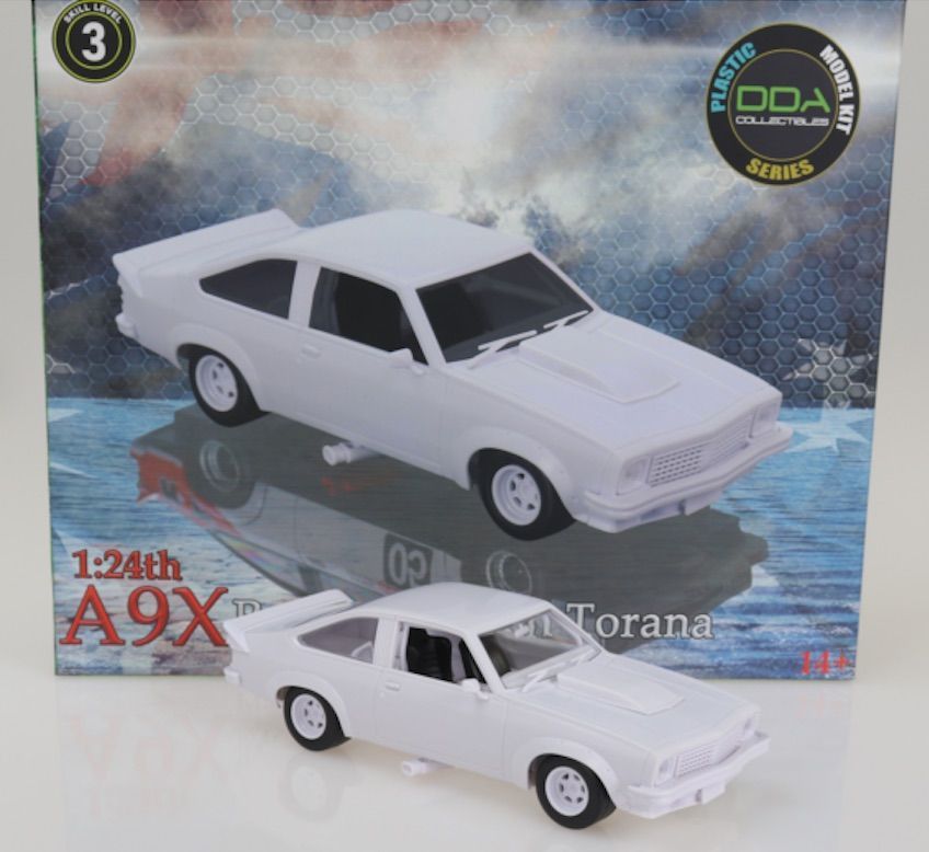 DDA811K 1/24 Plastic Model Kit A9X Racing Holden Torana