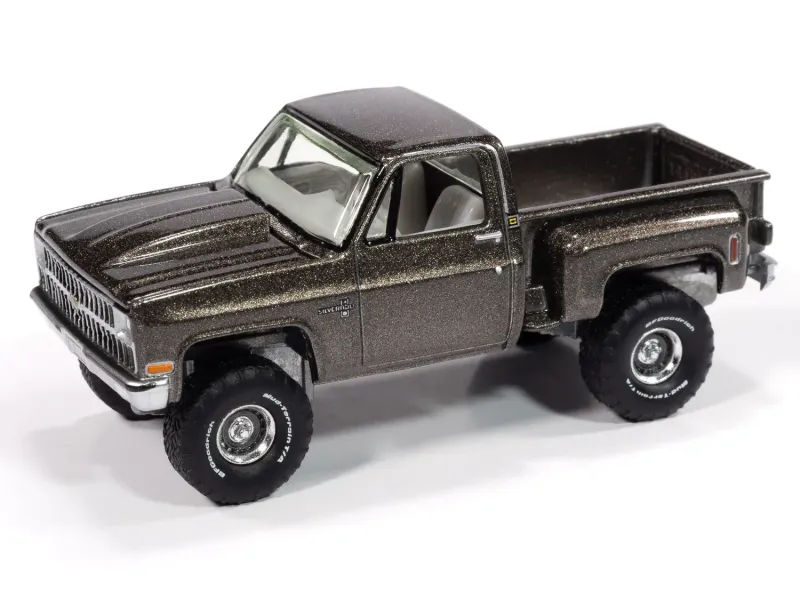 Auto World Premium Series Release 3 Version B 1981 Chevy Silverado Stepside