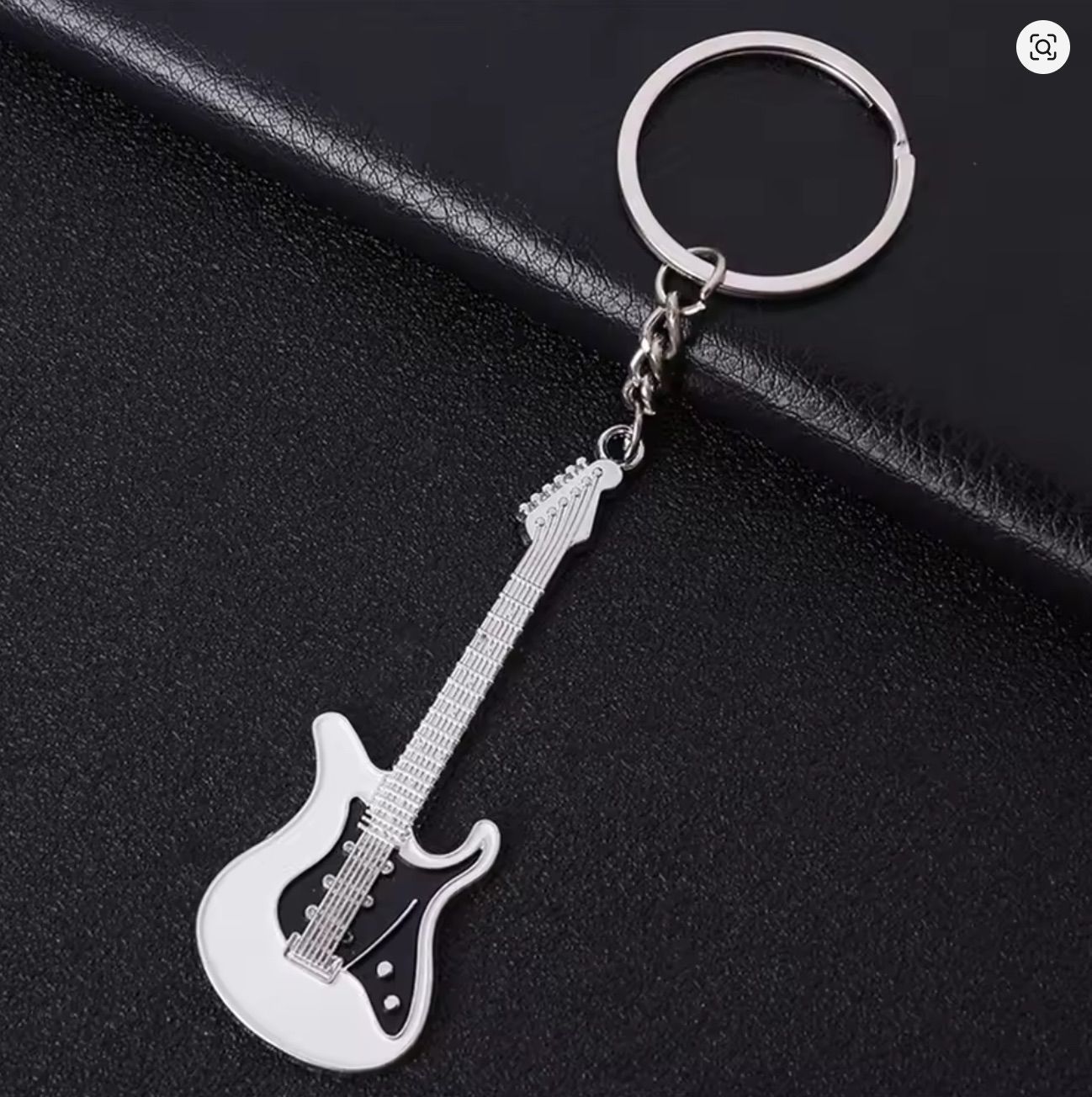White Electric Guitar Keyring
