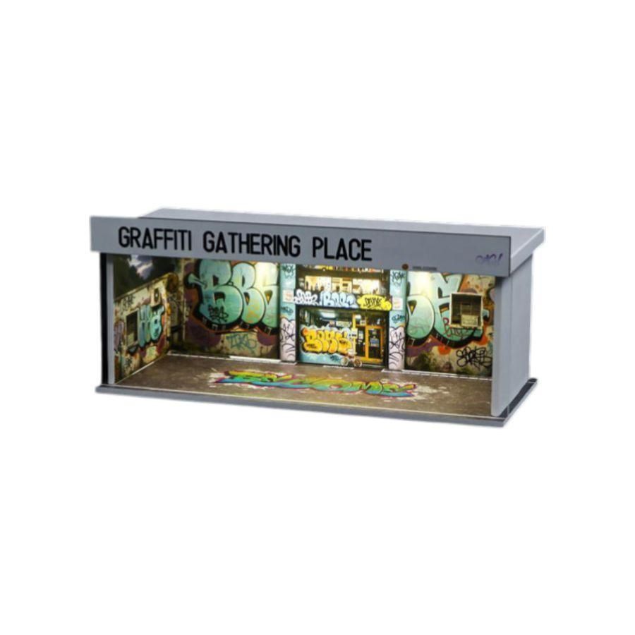 Graffiti Gathering Place Miniature Scene 1/64 Diorama
