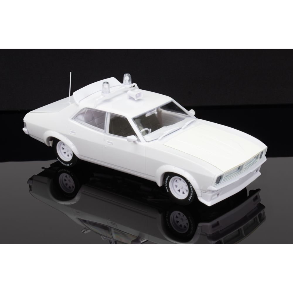 DDA913K 1/24 Plastic Model Kit XB Pursuit Ford Falcon