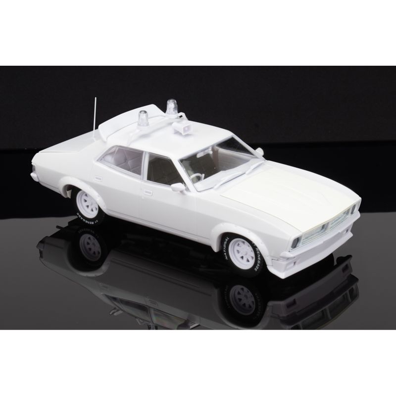 DDA913K 1/24 Plastic Model Kit XB Pursuit Ford Falcon