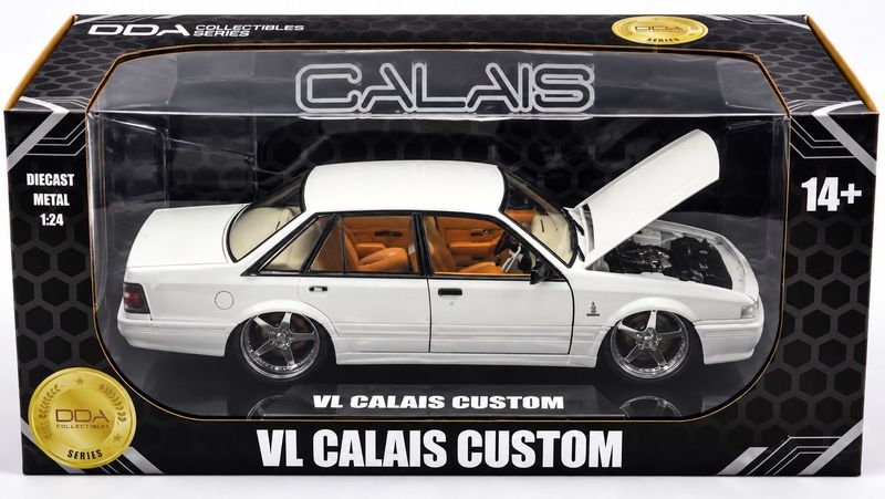 DDA706 1/24 Metallic White Custom Holden VL Calais