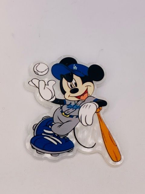 700