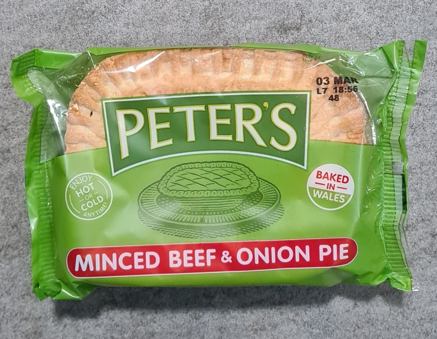 Peters mince beef & onion pie   ONLY DELIVERED LOCAL IN WALES  NOT DELIVERED TO ENGLAND 