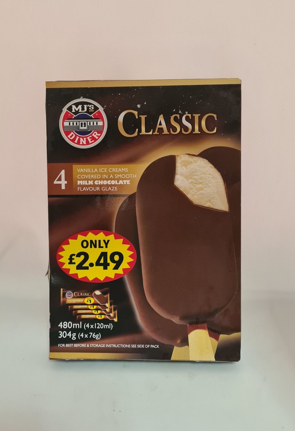 Classic vanilla ice creams milk chocolate