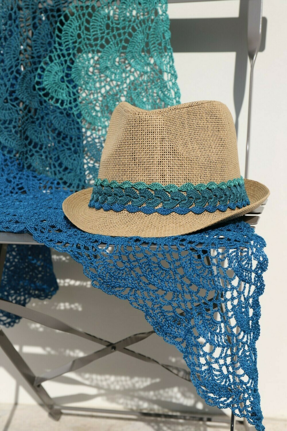 Acqua hat trim