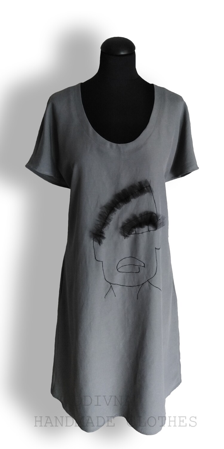Grey dress with drawing and sewing tulle face detail in front and two side pockets