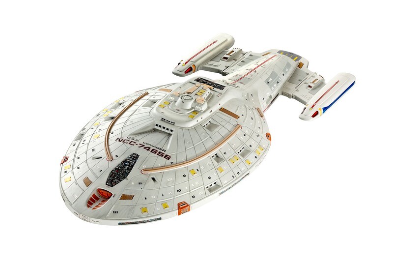 U.S.S. Voyager / 1:670   04492