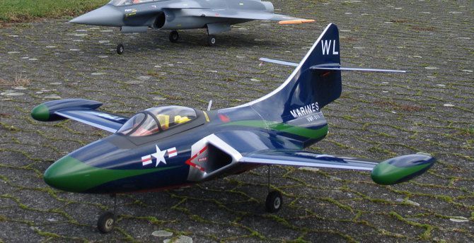 Grumman F9F Panther für Einziehfahrwerk 1360/00