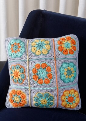 Modelo Grey Granny Square Cushion Modelo Grey Granny Square Cushion