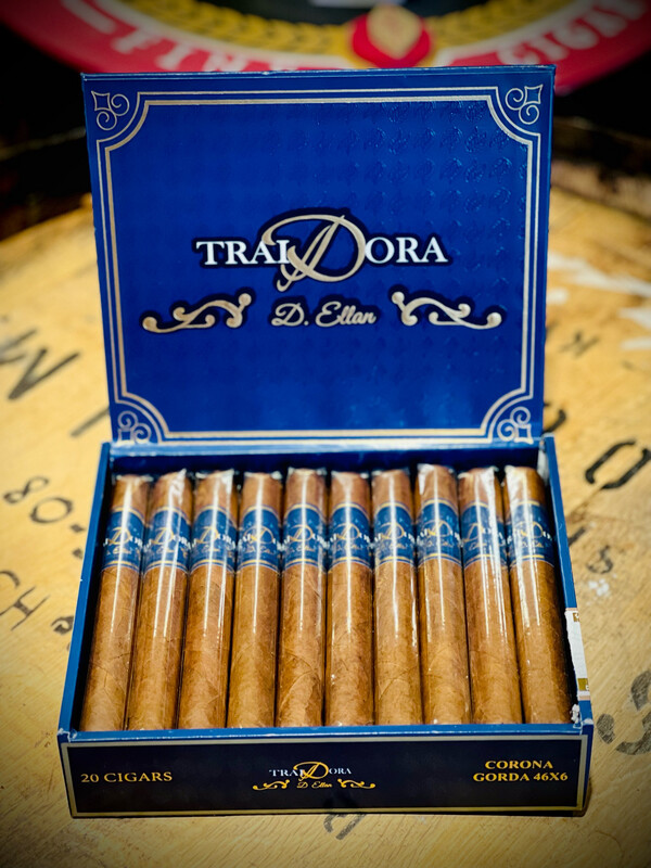 La Traidora Corona Gorda Habano