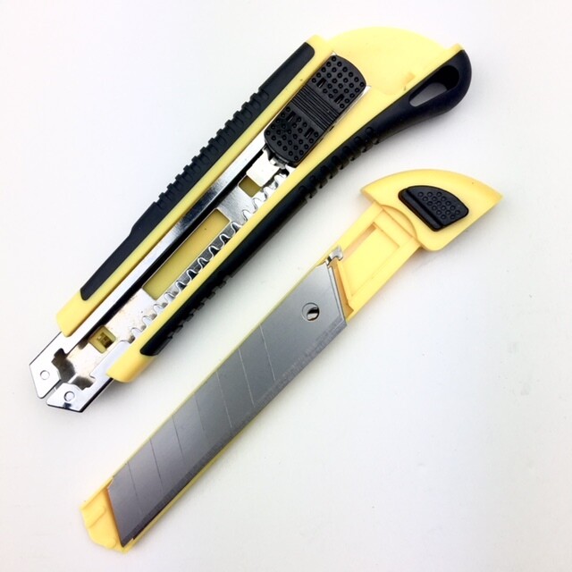 Abbrechmesser Cuttermesser mit 3 er Magazin von Volkers 18 mm Klingenbreite