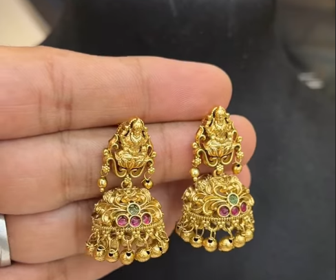 Jhumkhas