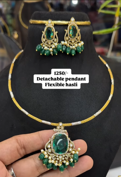 Flexible hasli with detachable locket