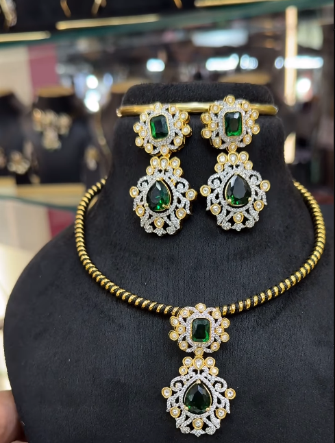 Detachable locket with thin hasli