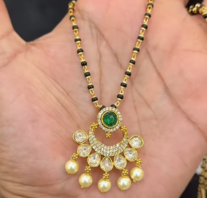 Beads chain with detachable locket