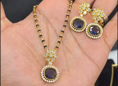 Black beads with locket set