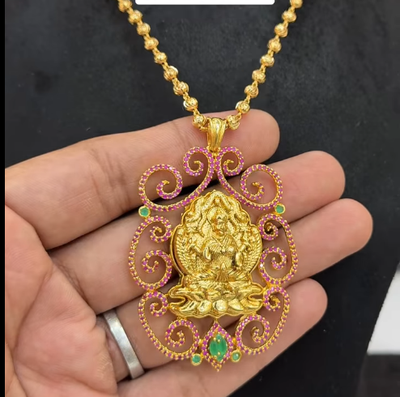 Chain with detachable locket