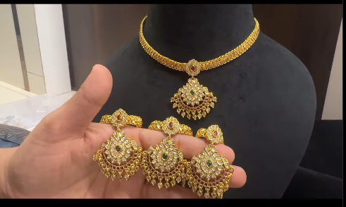 Jigini chains with detachable lockets