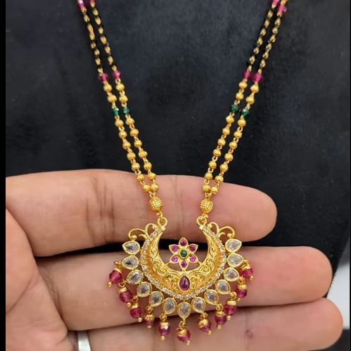 Beads chain with locket