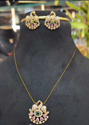 Invisible chain with locket and earrings