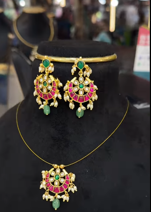 Invisible chain with locket and earrings