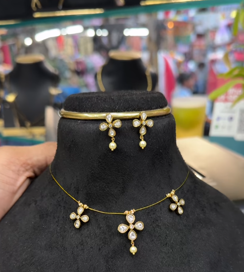 Invisible chain with locket and earrings